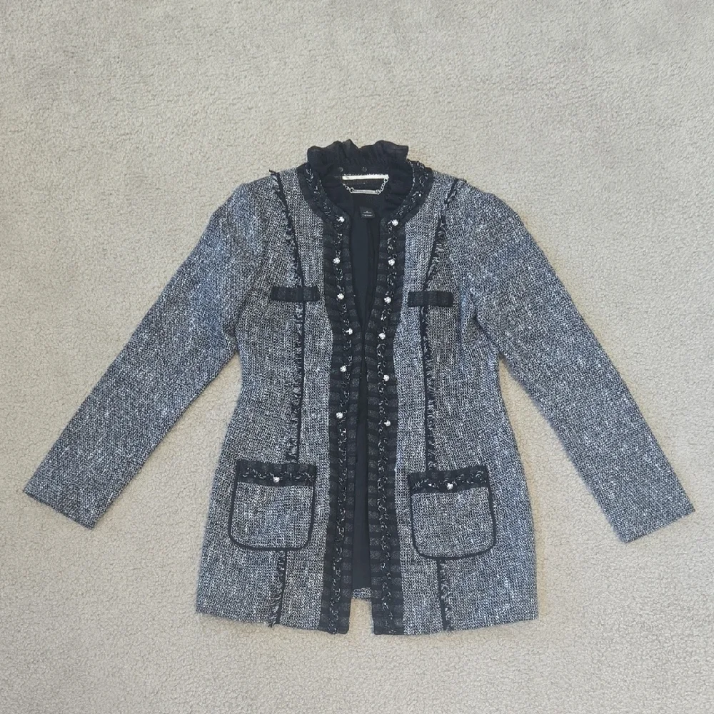 White House Black Market Black And White Tweed Ruffled Collar Lady JacketSize 4 - Picture 3 of 16